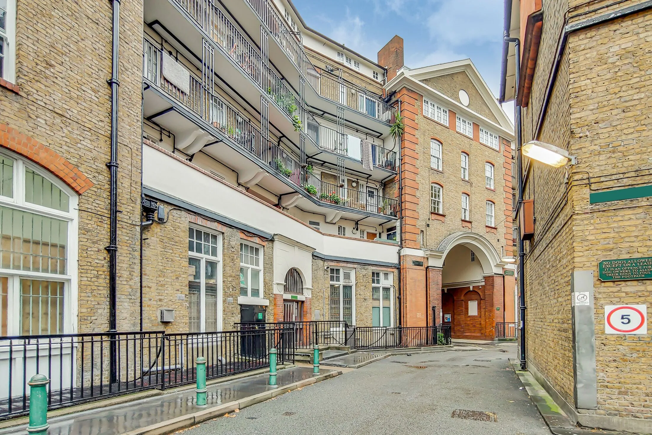 Flat Portpool Lane in Greater London