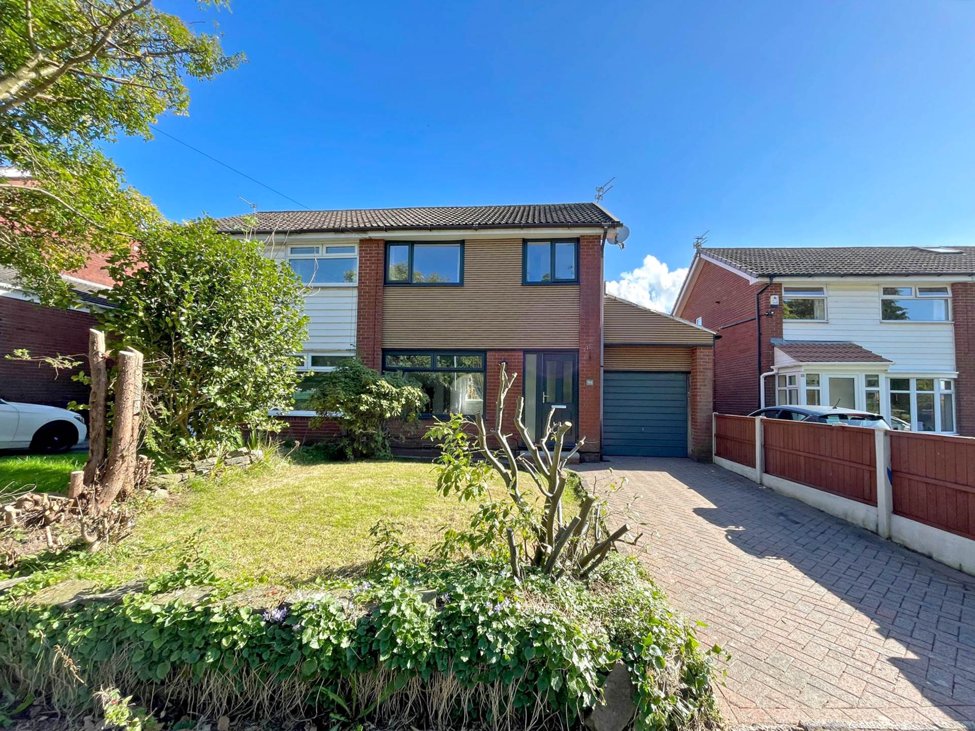 House Harewood Drive in Royton
