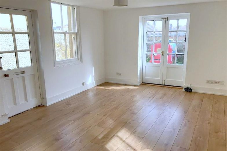 Flat Connaught Road in Seaford