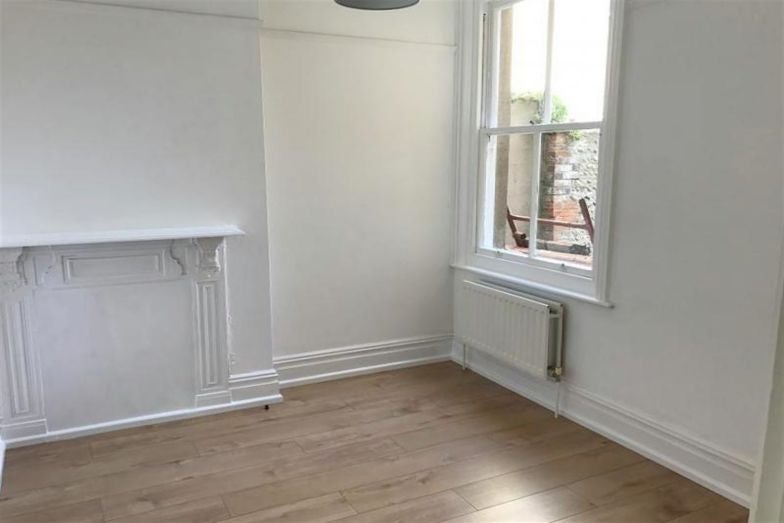 Flat Connaught Road in Seaford
