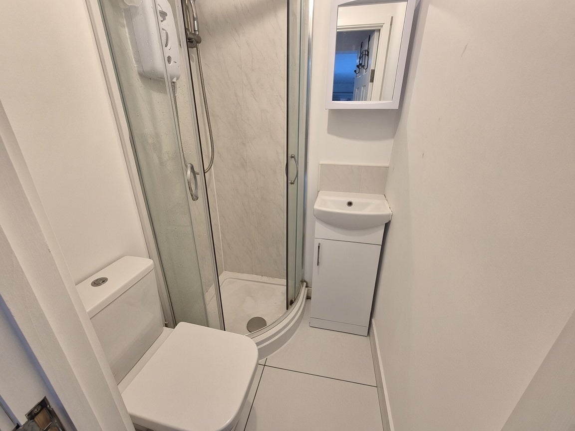 Room Chelmer Drive in South Ockendon
