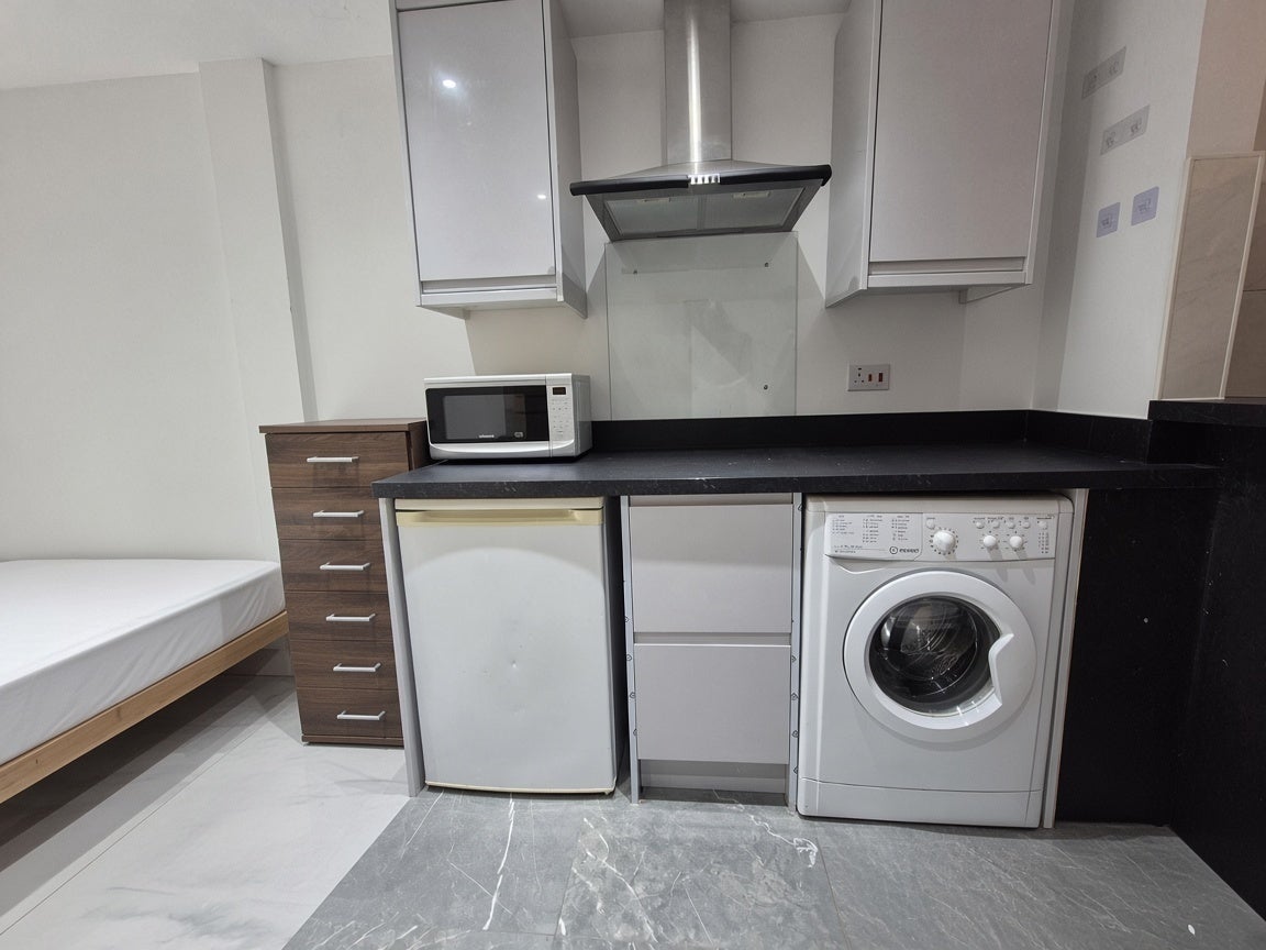 Room Chelmer Drive in South Ockendon