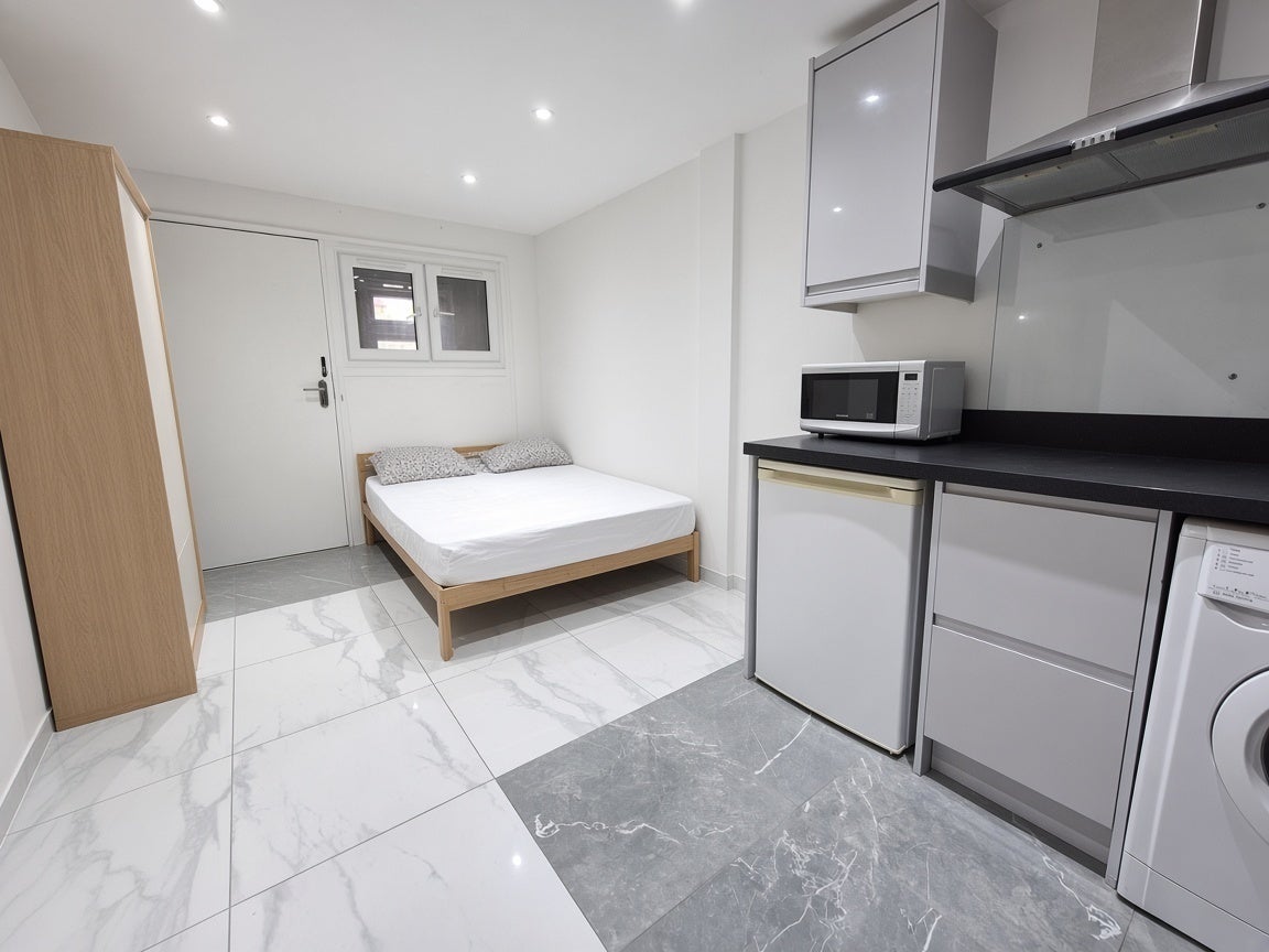 Room Chelmer Drive in South Ockendon