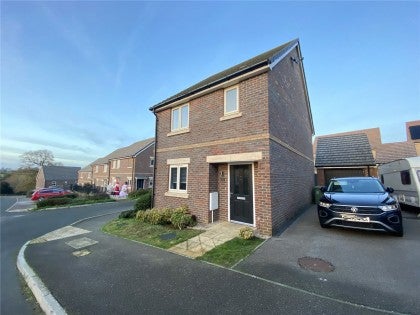 House Meadow Way in Wing