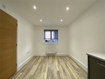 House Meadow Way in Wing