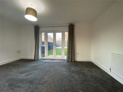 House Meadow Way in Wing