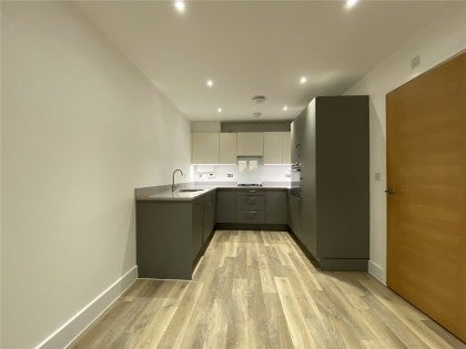 House Meadow Way in Wing