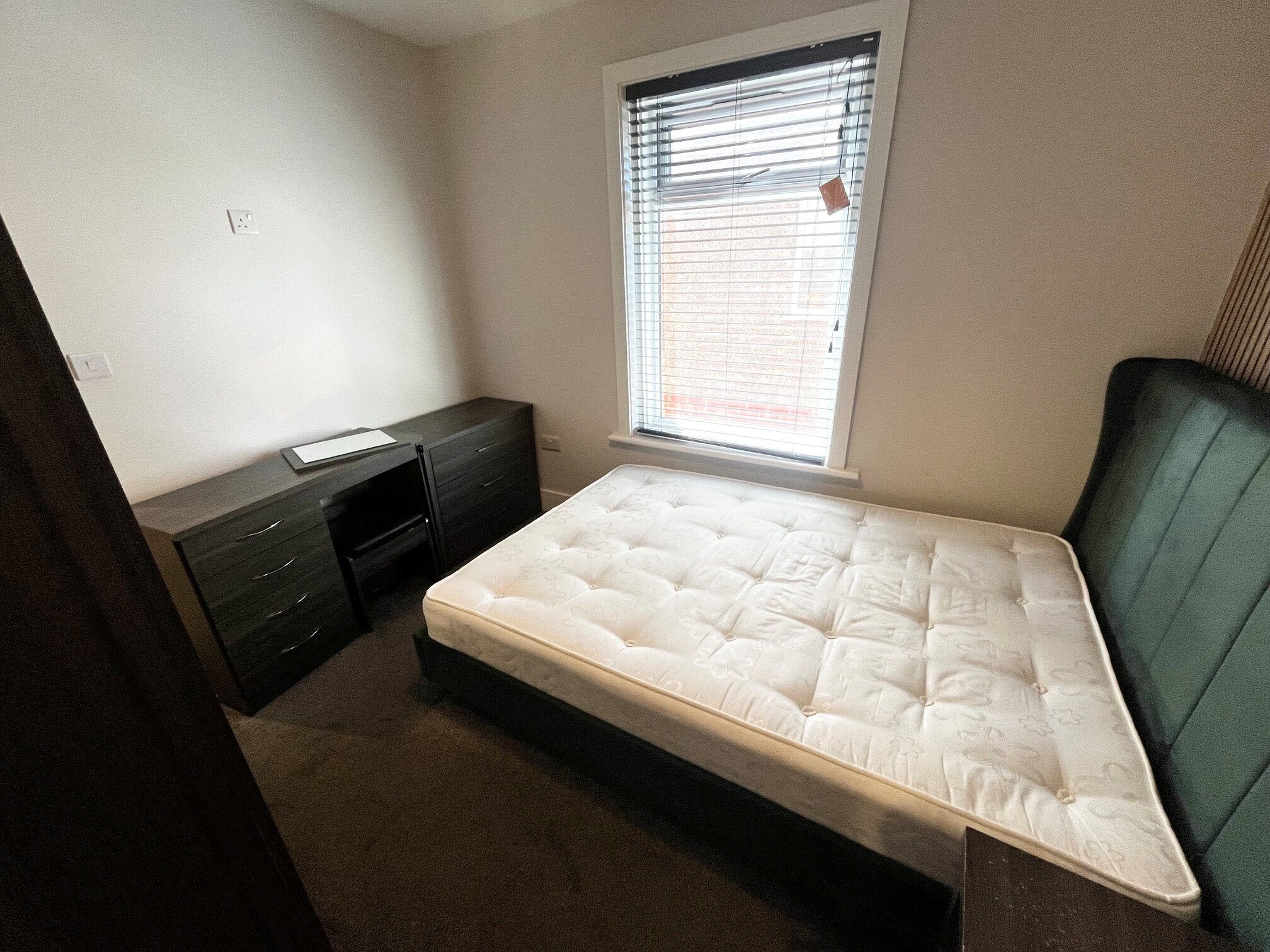 Room Cheltenham Road in Poole