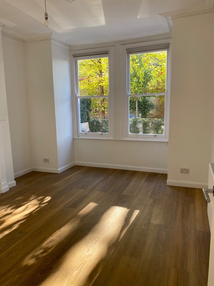 Flat Cheverton Road in Greater London