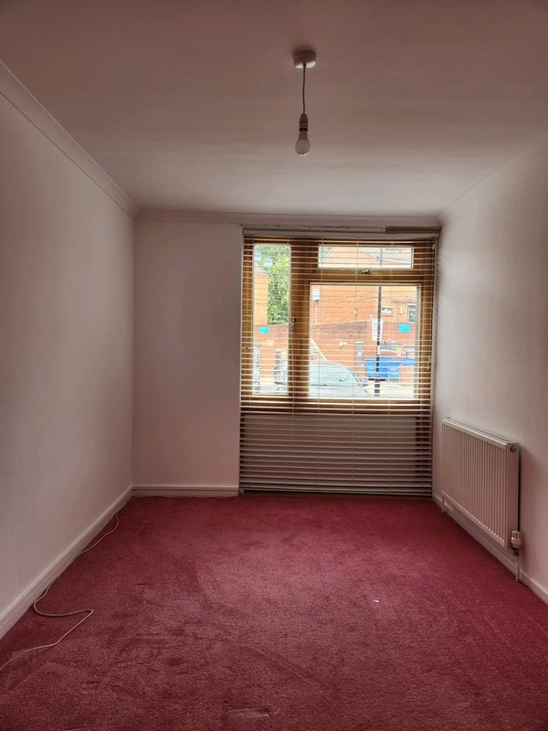Room Stoneycroft Close in Greater London