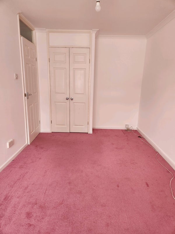 Room Stoneycroft Close in Greater London