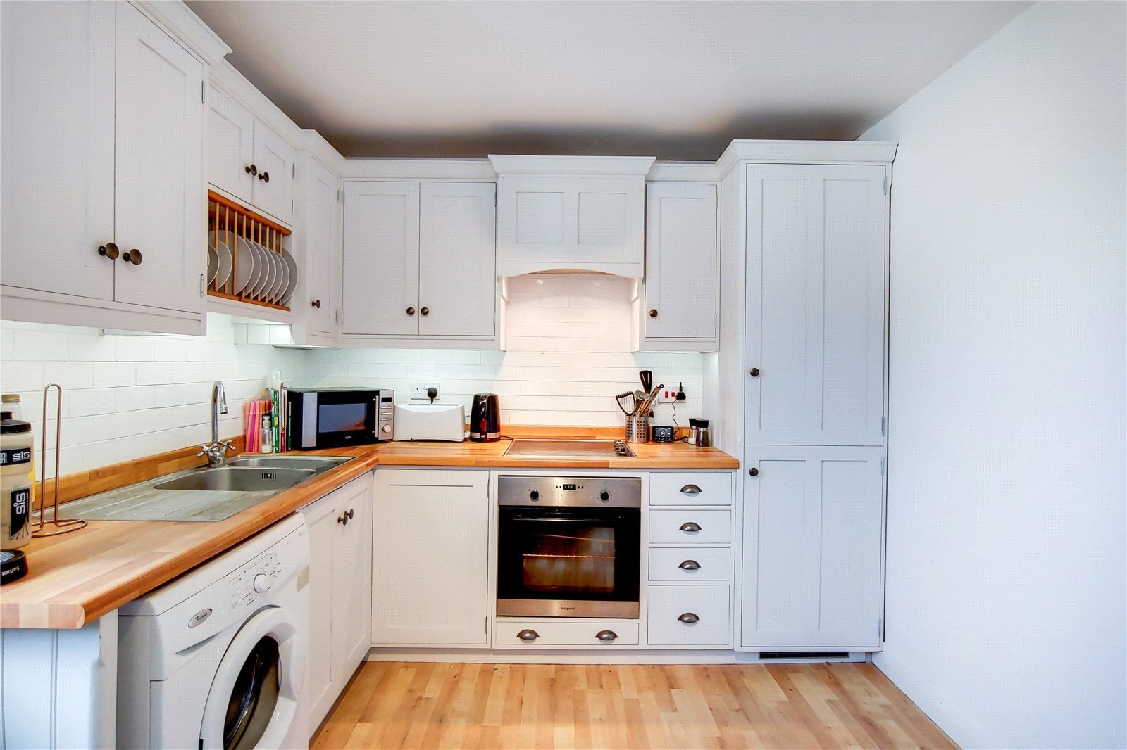 Flat Longfellow Way in Greater London