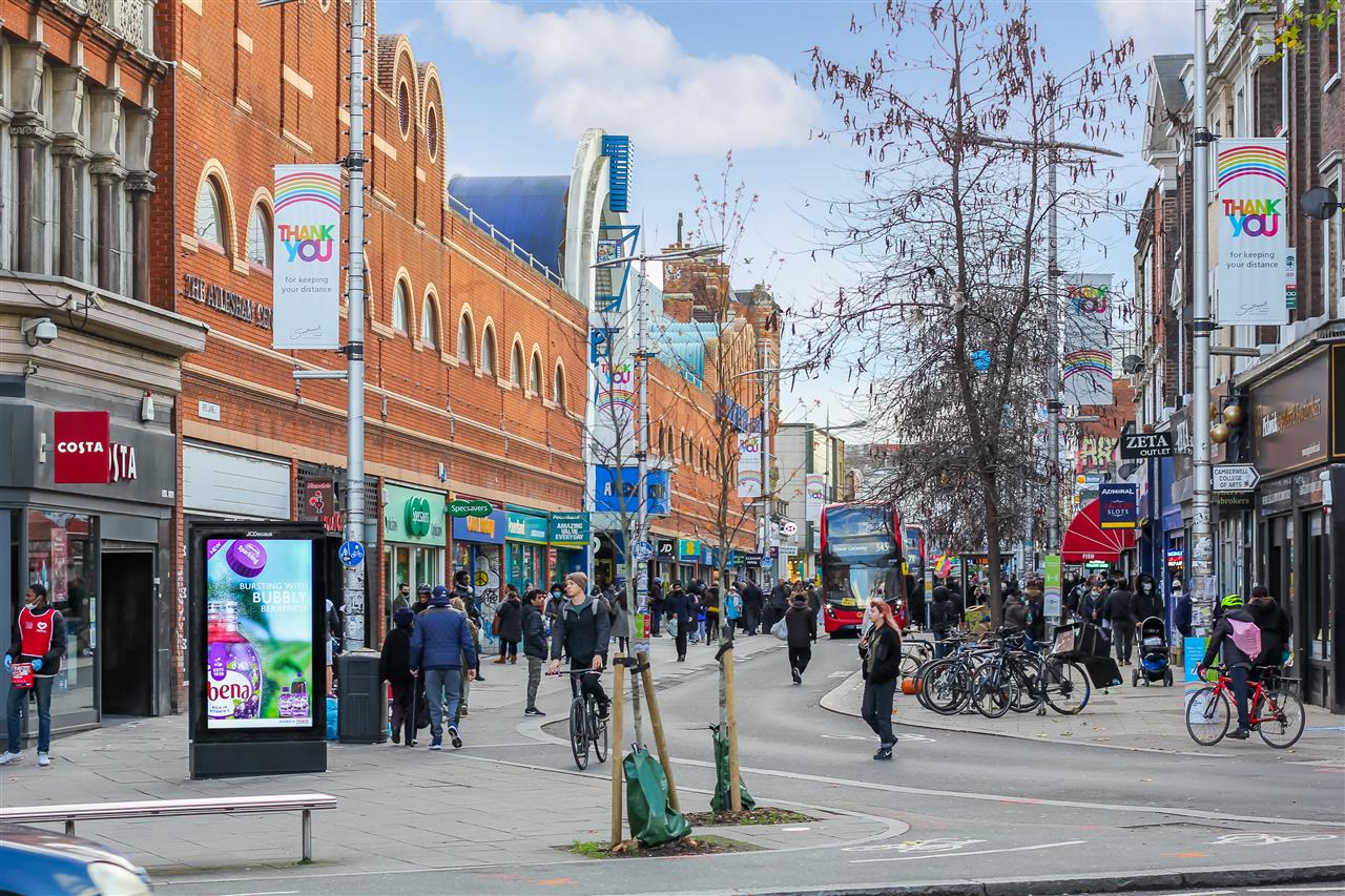 Flat Goldsmith Road in Greater London