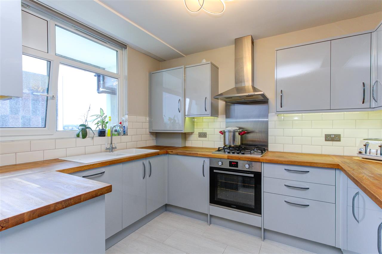 Flat Goldsmith Road in Greater London