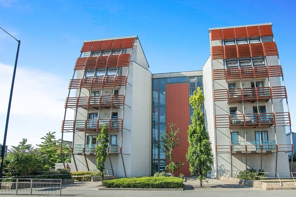 Flat Ashton Old Road in Manchester