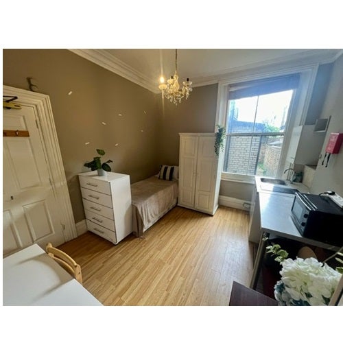 Room Matheson Road in Greater London