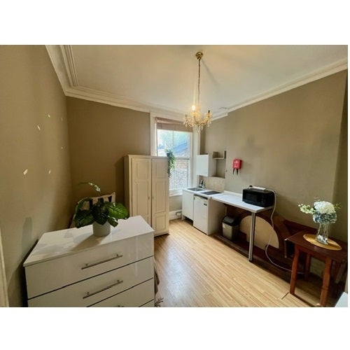 Room Matheson Road in Greater London