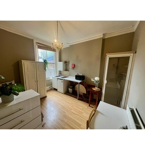 Room Matheson Road in Greater London
