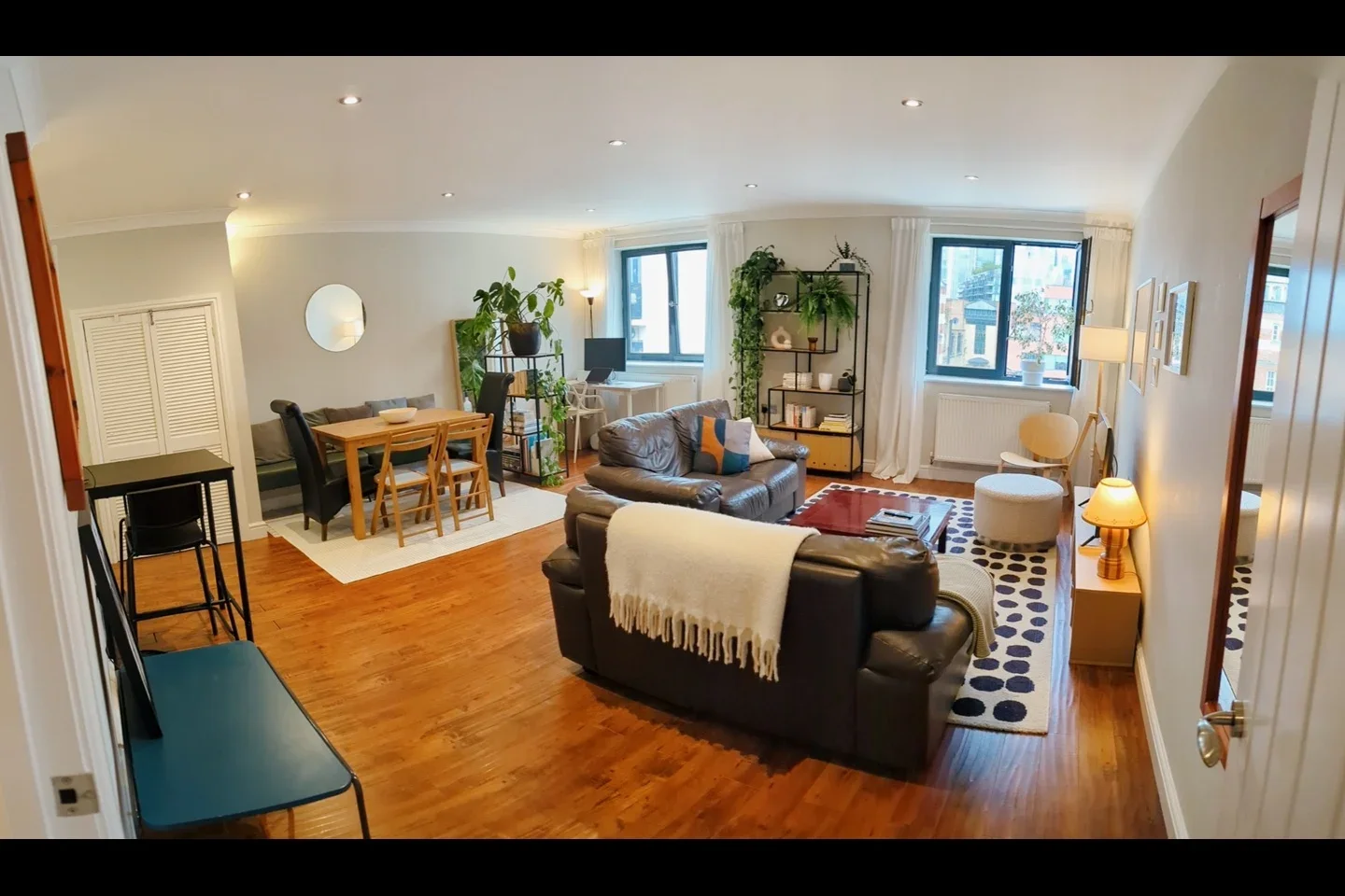 Flat Commercial Road in Greater London