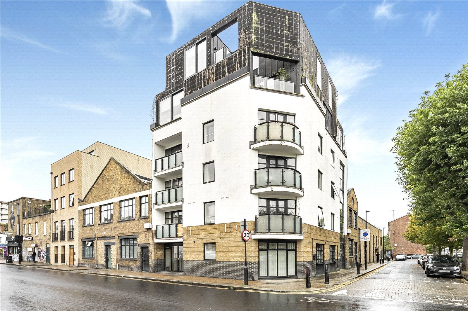 Flat Squirries Street in Greater London