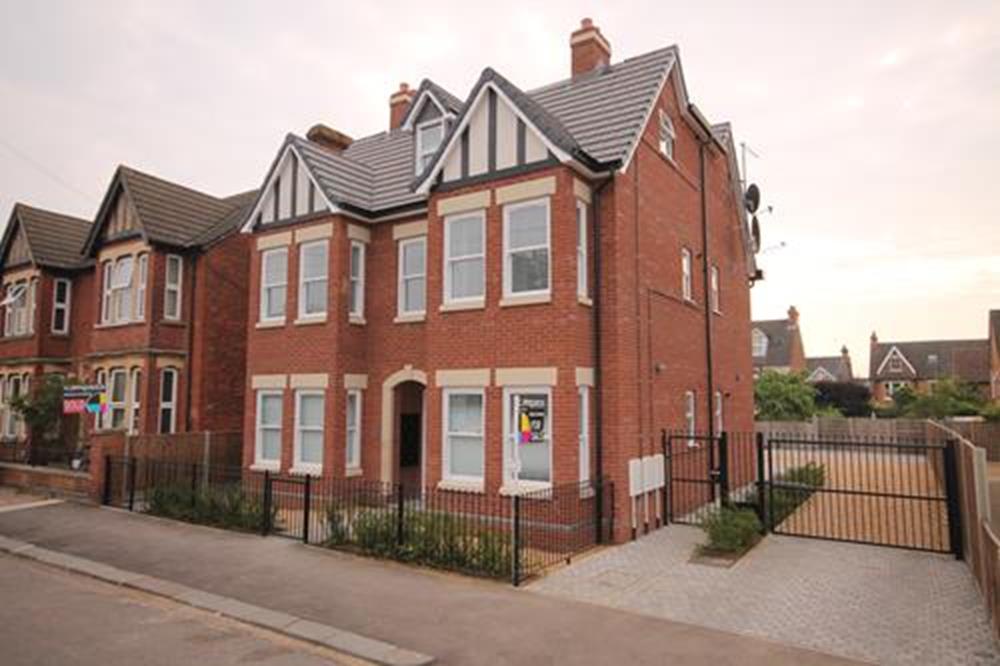Flat Goldington Avenue in Bedford