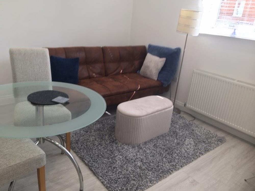 Flat Goldington Avenue in Bedford