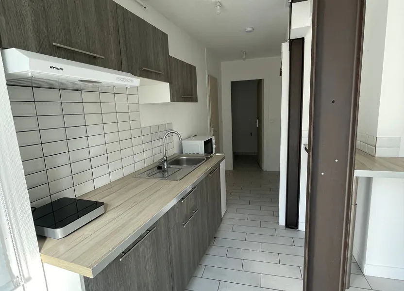 Room Impasse Barbeséche in Verneuil-sur-Vienne