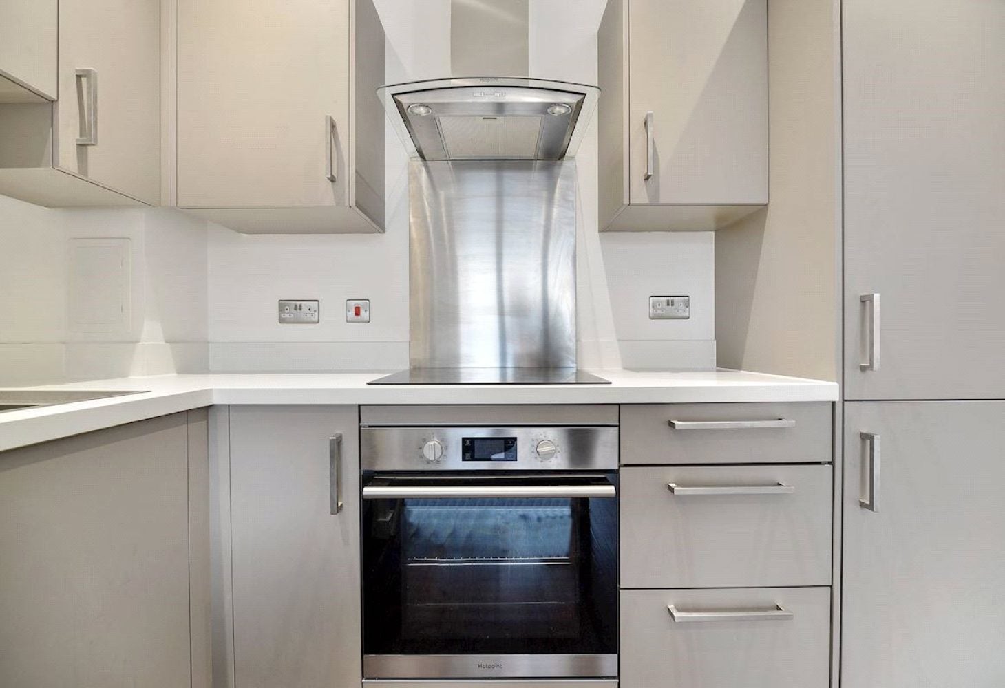 Flat Frobisher Yard in Greater London