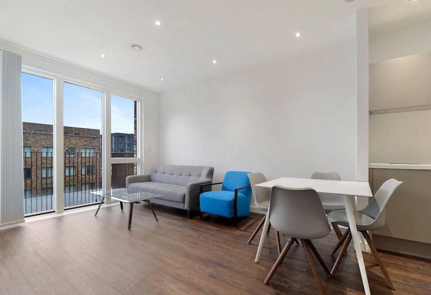 Flat Frobisher Yard in Greater London