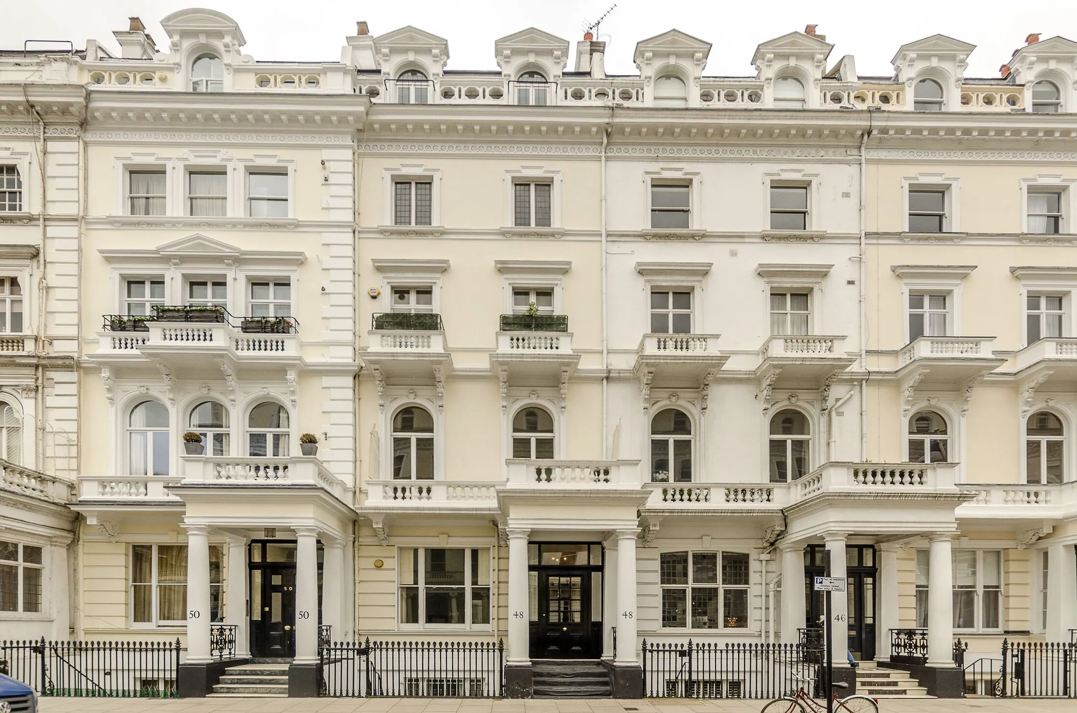 Flat Queen's Gate Terrace in Greater London