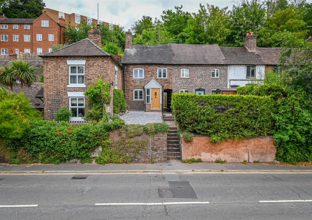 House Hollybush Road in Bridgnorth