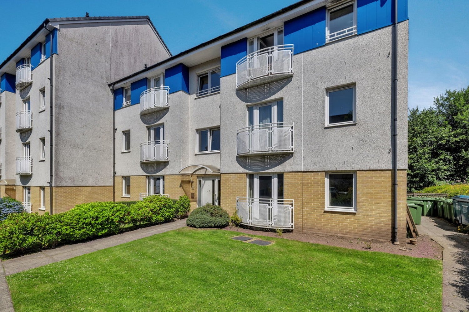 Flat Netherton Gardens in Glasgow