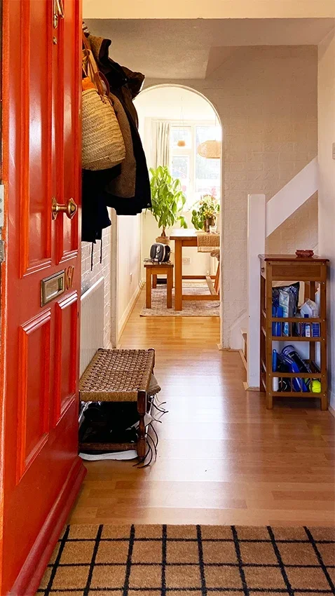 Flat Hermitage Road in Greater London