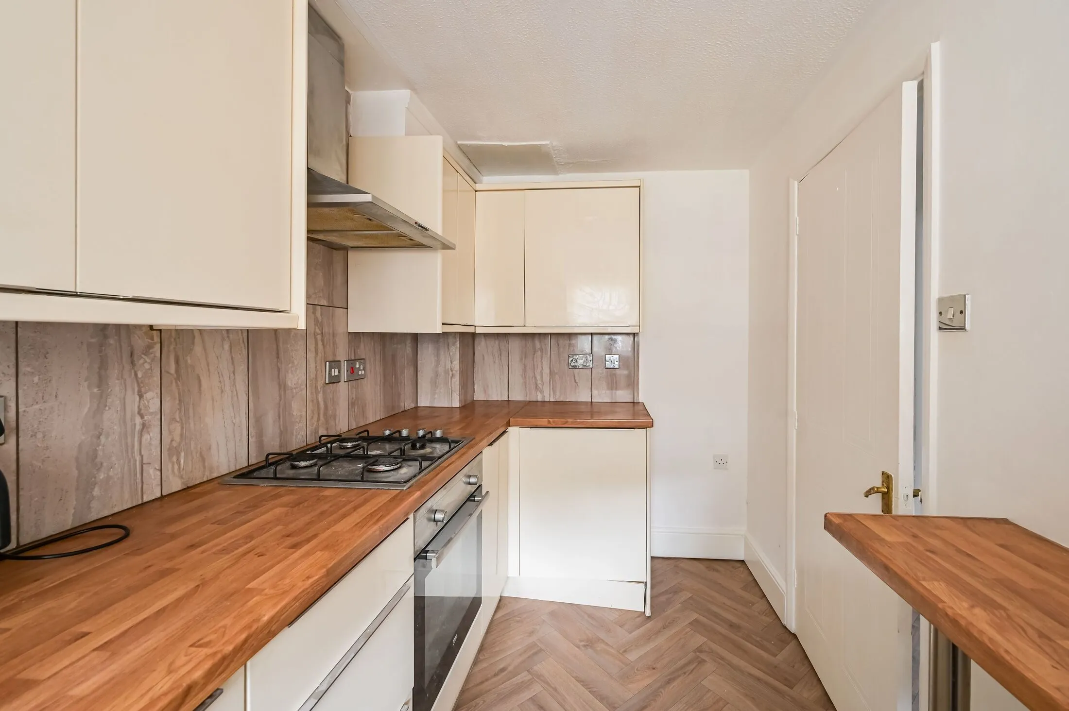 House Jake Russell Walk in Greater London