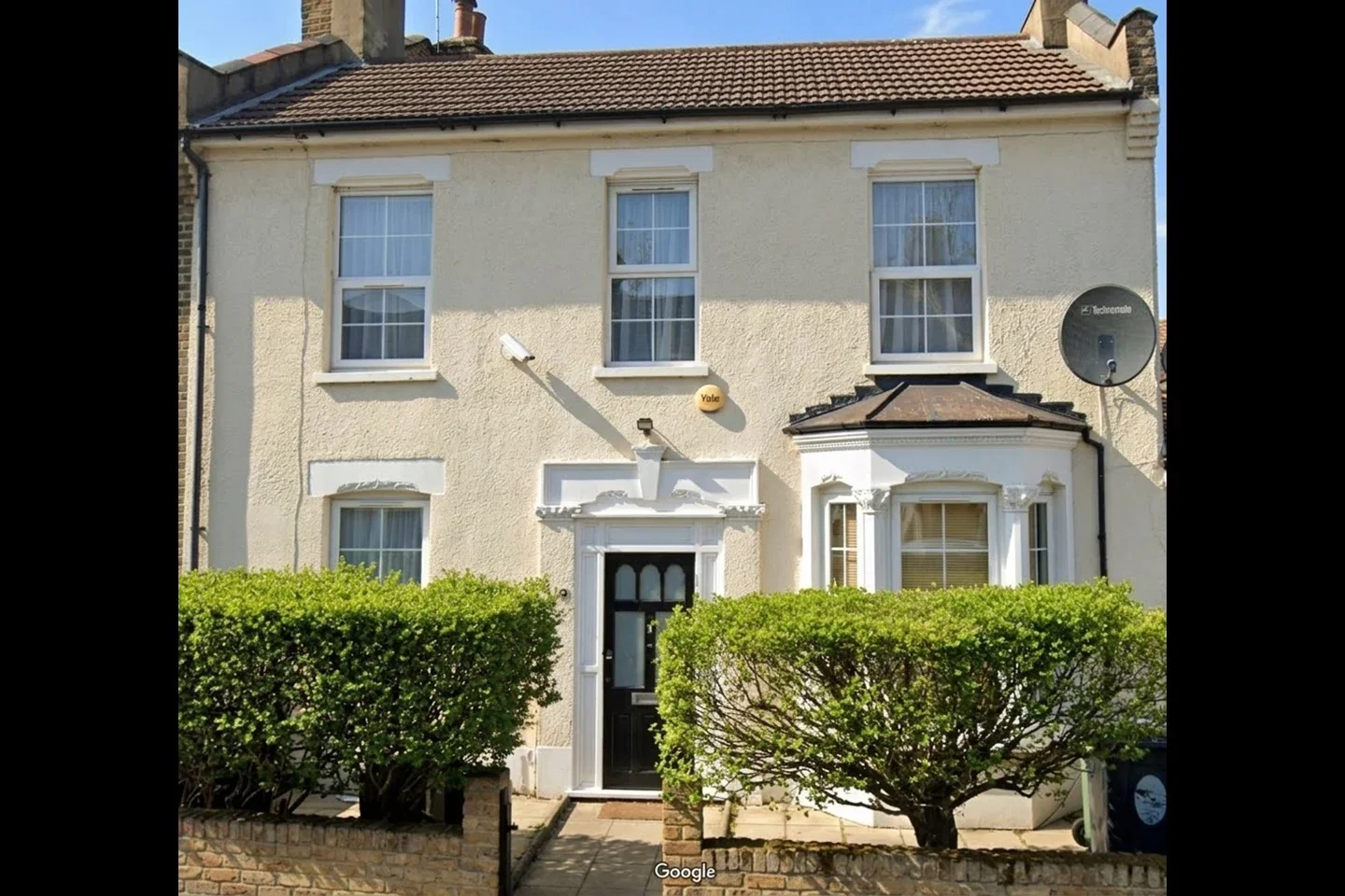 Flat Leslie Road in Greater London