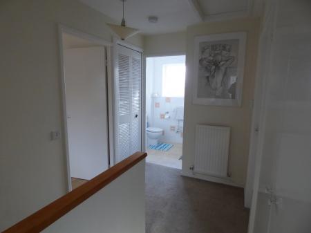 Flat Fox Wood in Swindon