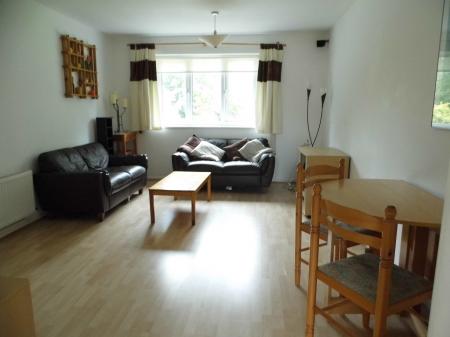 Flat Fox Wood in Swindon
