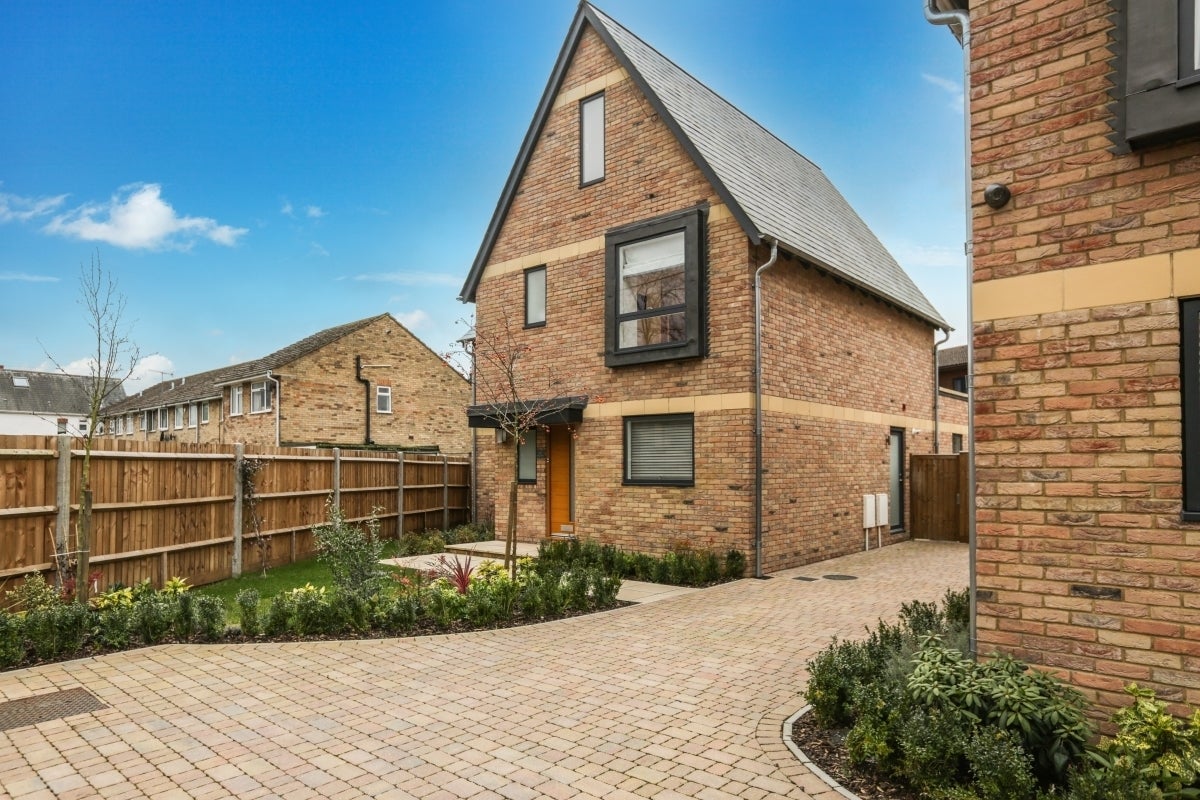 House Furlong Road in Bourne End