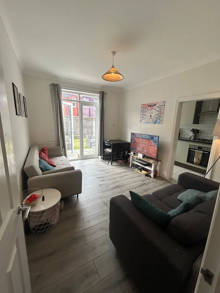 Room Ashvale Road in Greater London