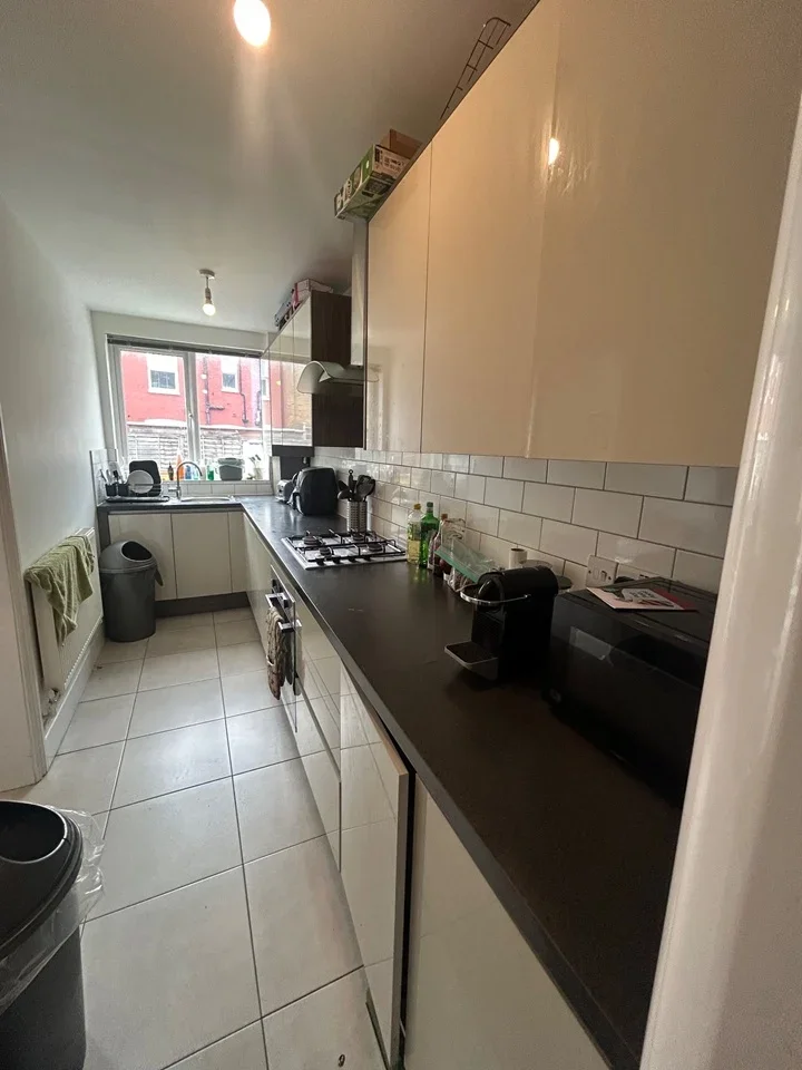 Room Ashvale Road in Greater London