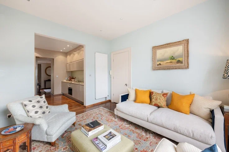 Flat Markham Square in Greater London