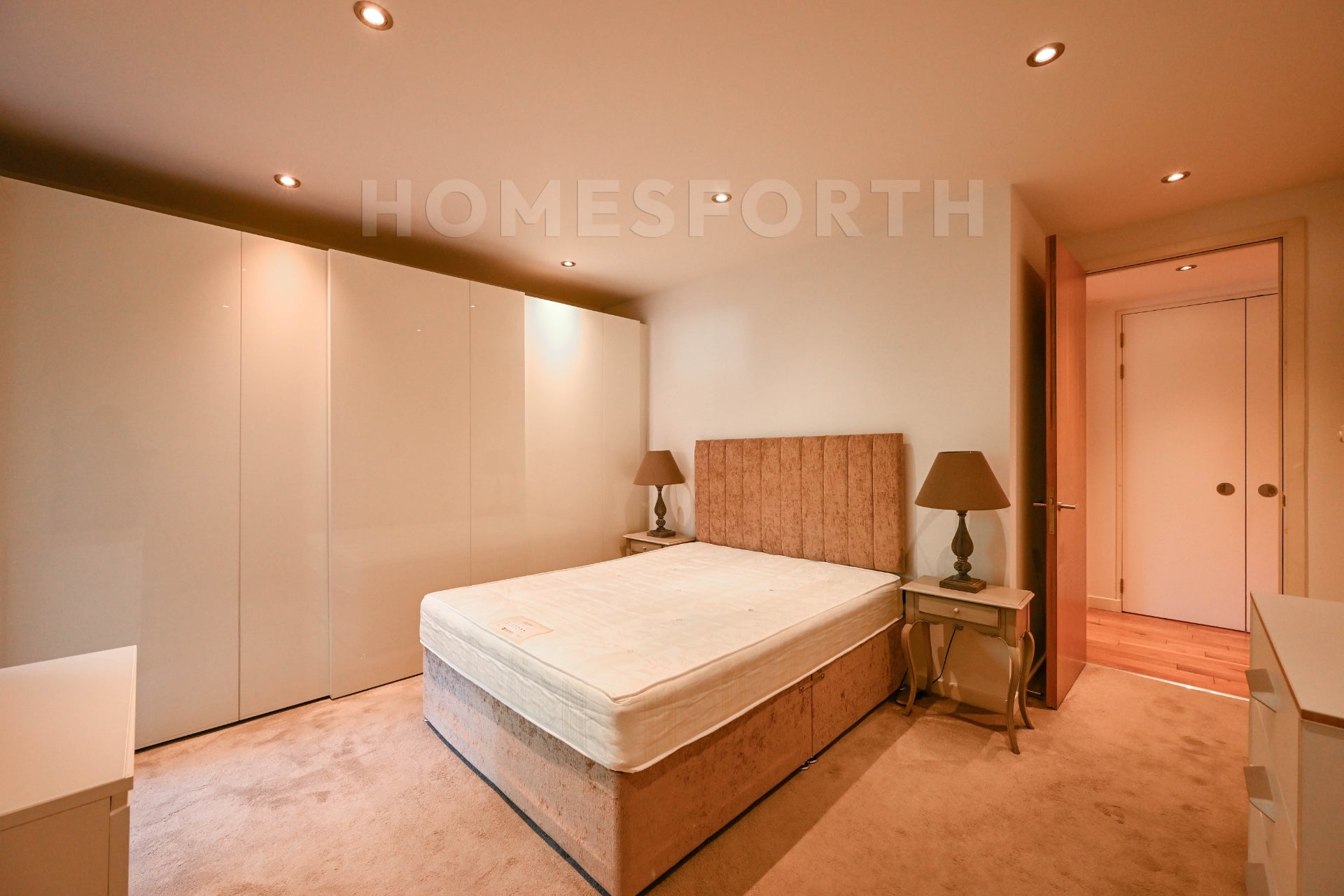 Flat Finchley Road in Greater London