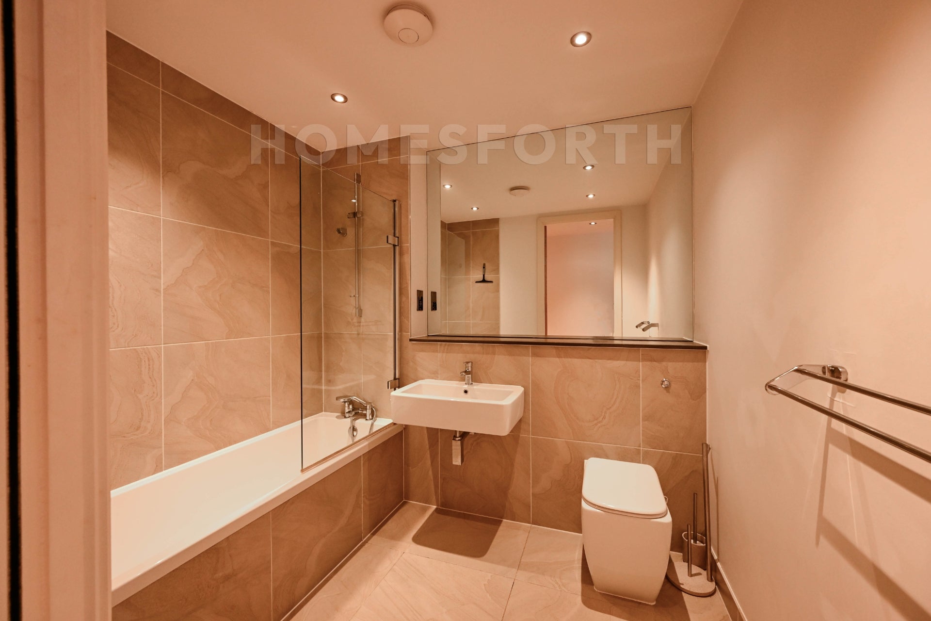 Flat Finchley Road in Greater London