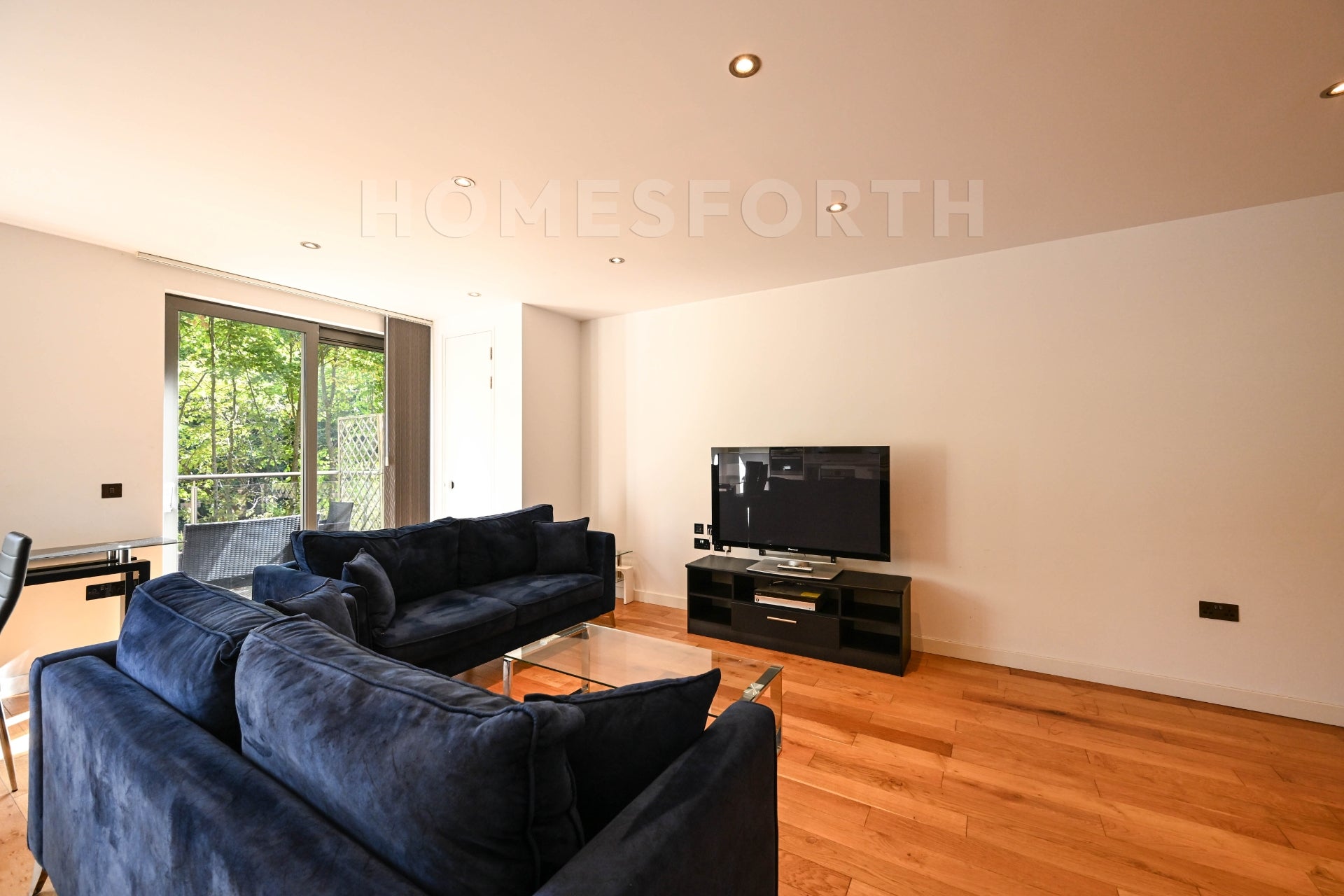 Flat Finchley Road in Greater London