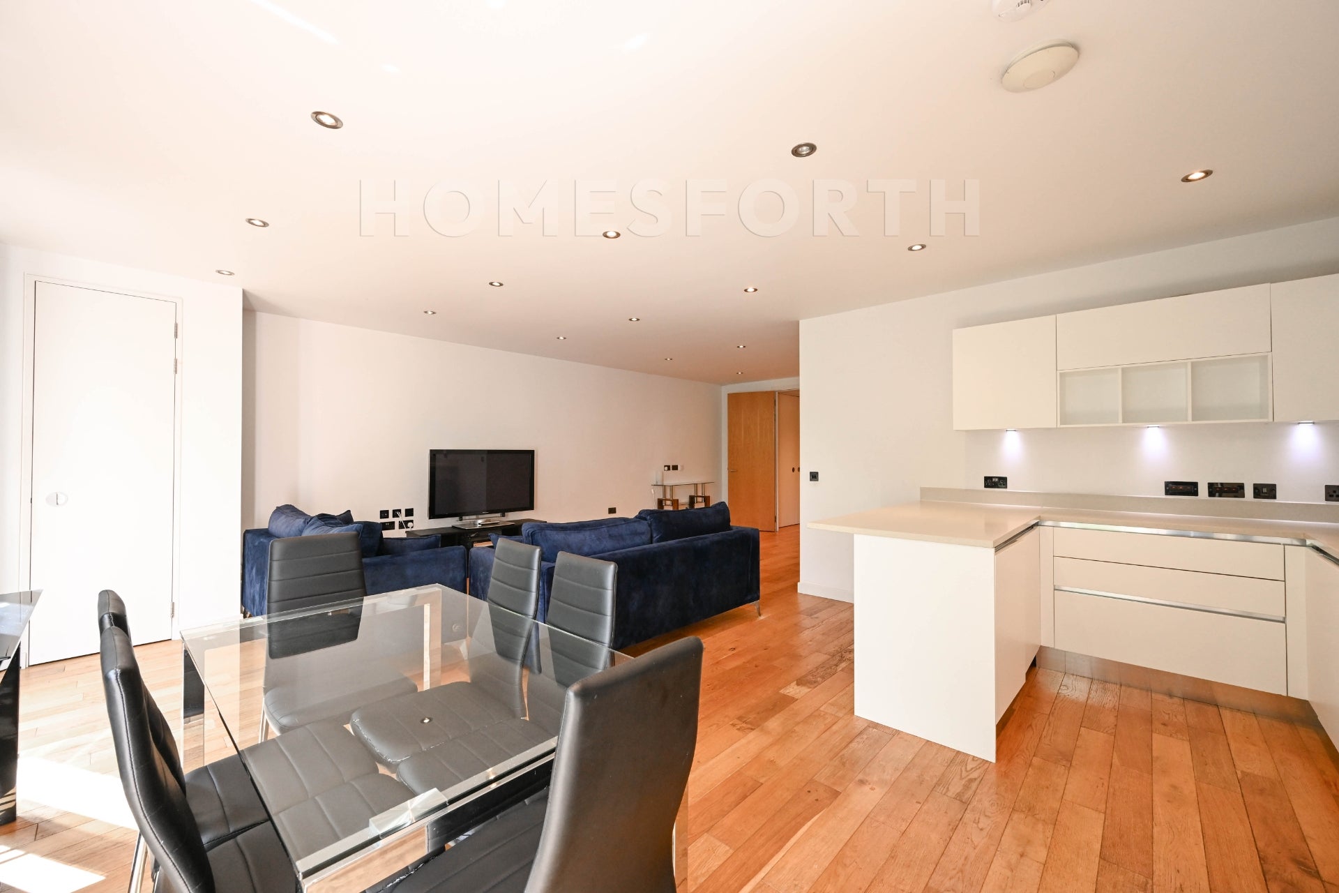 Flat Finchley Road in Greater London