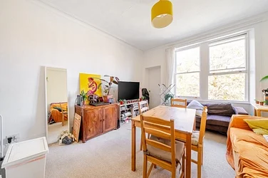Flat Holland Road in Greater London