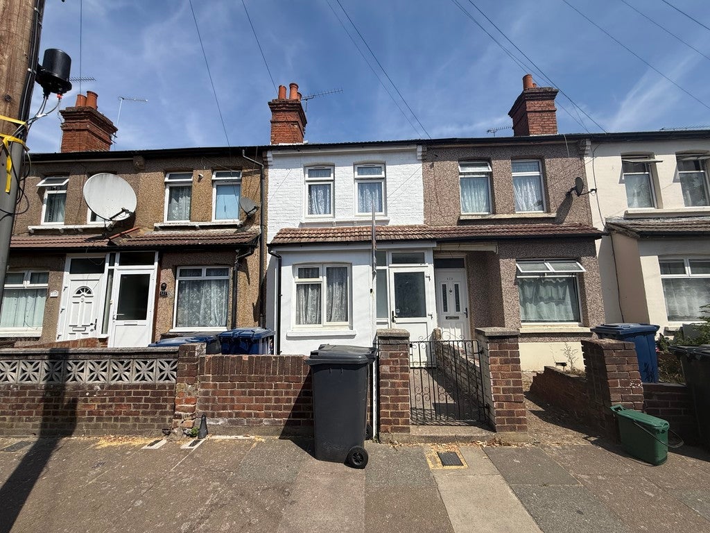House Balfour Road in Greater London