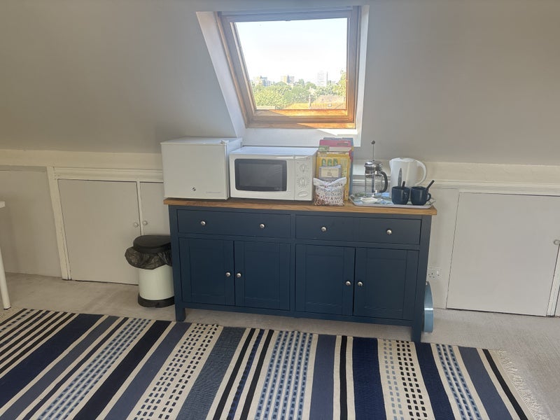 Room Viewfield Road in Greater London