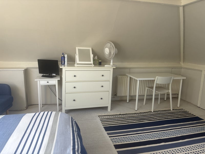 Room Viewfield Road in Greater London
