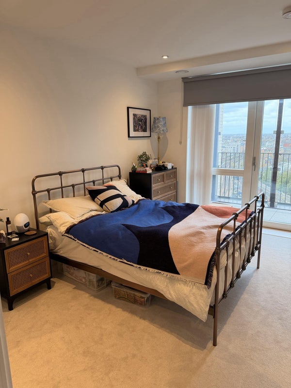 Room Herne Hill Road in Greater London